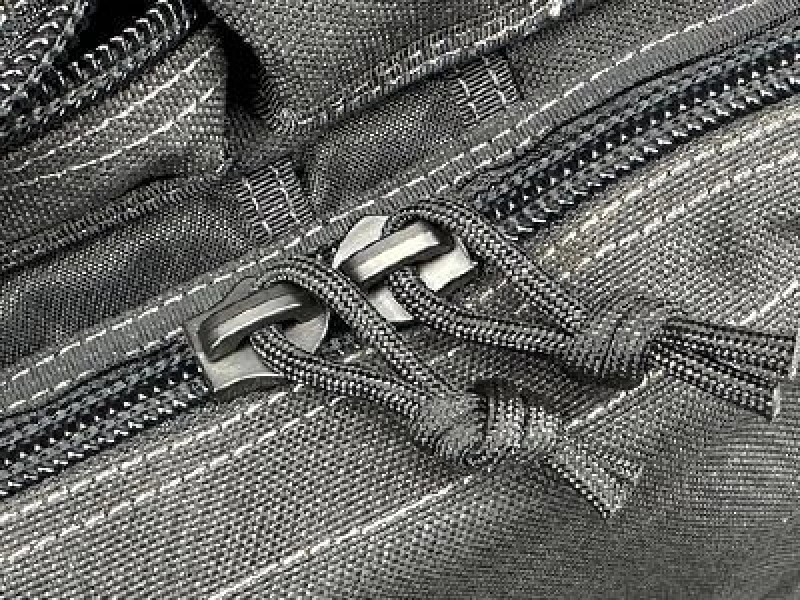 Exposed Zipper Coils w/ Flat