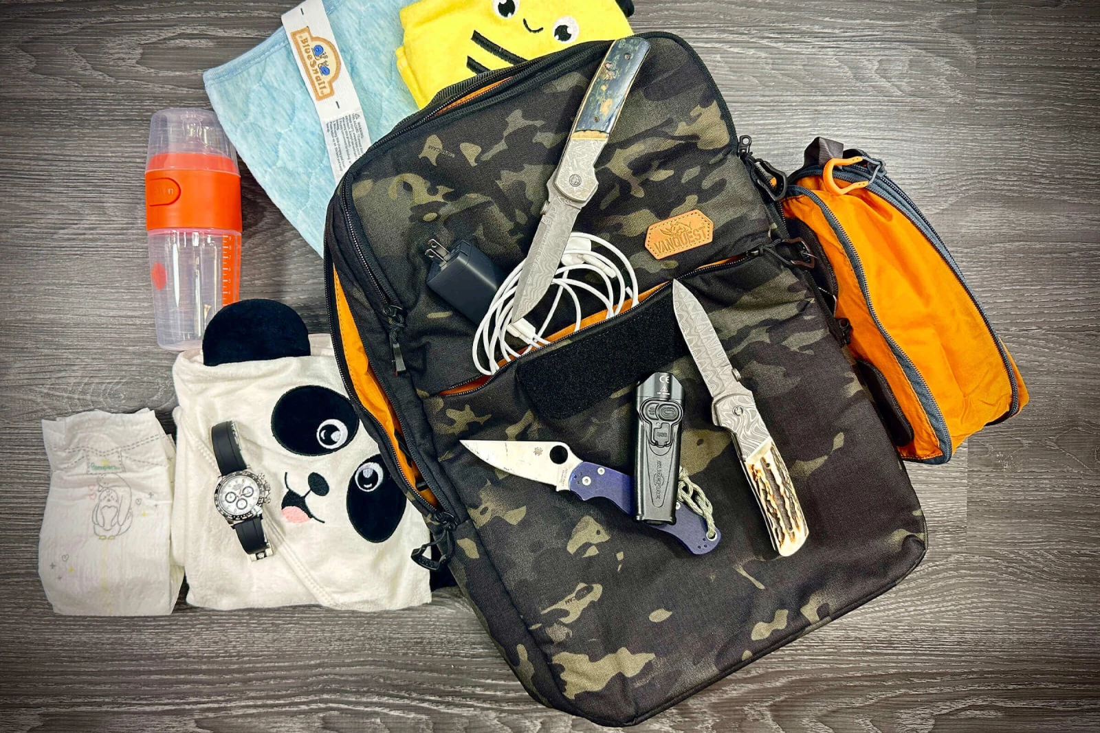 Color code Dads diaper bag: Quick and easy access to everyday carry essentials.