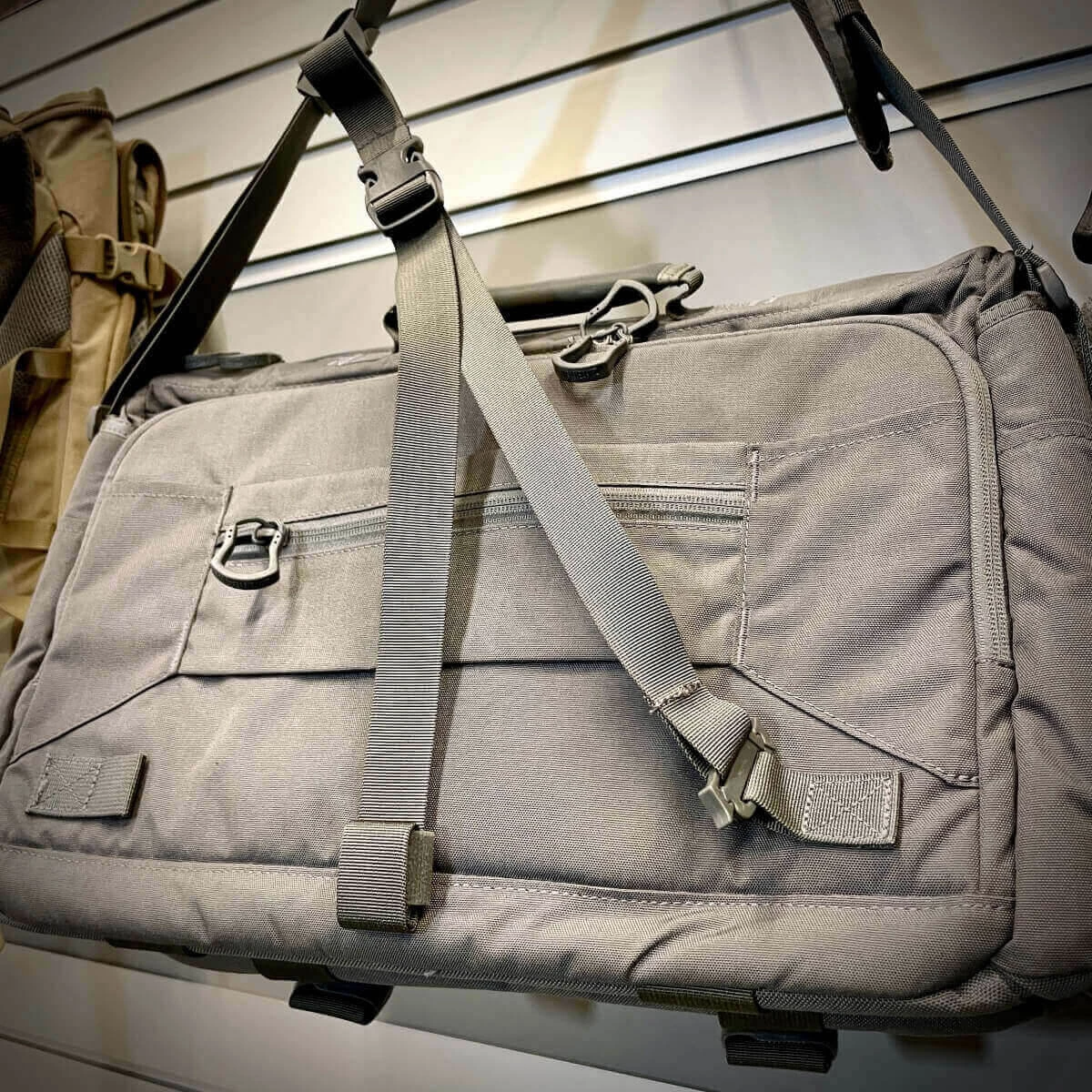 Messenger bag suspension for stability
