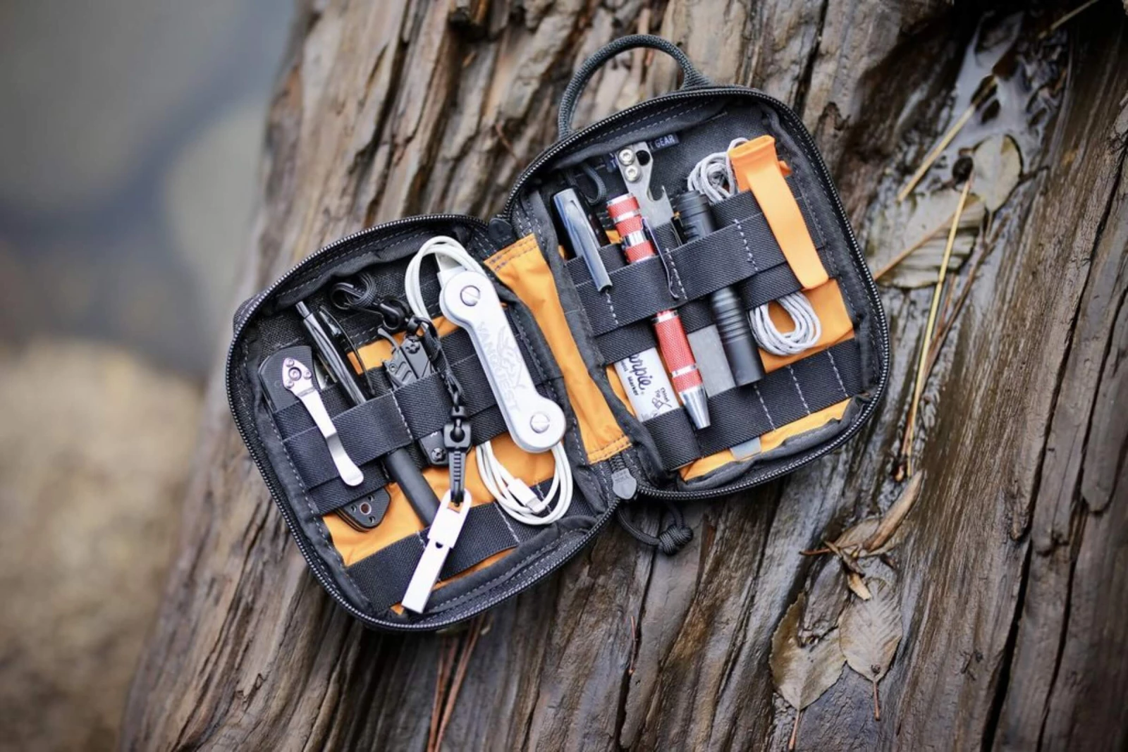 Organizer pouches to keep your supplies organized on the trail.