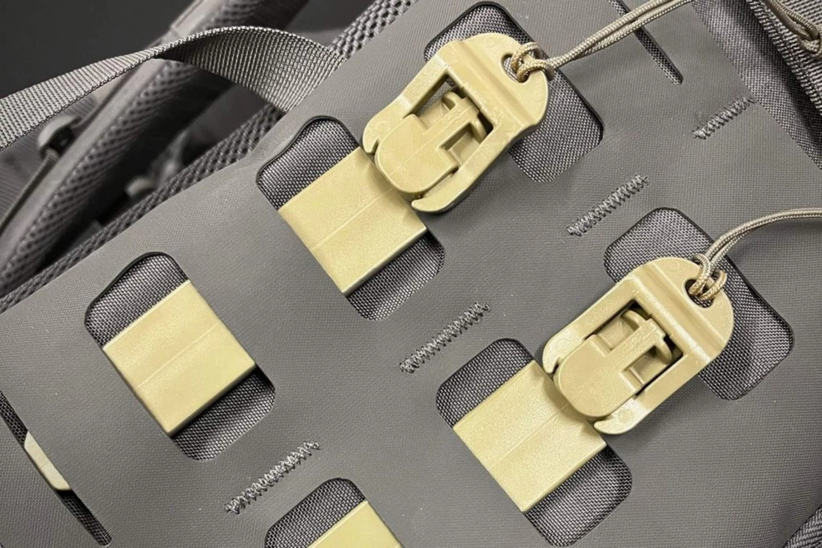 Molle Accessory Pattern molle-system-101-how-to-use-modular-attachments-and-stay-organized ...