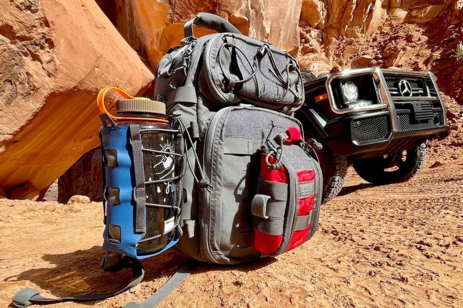 Organize to the finest details with MOLLE & hook-and-loop.