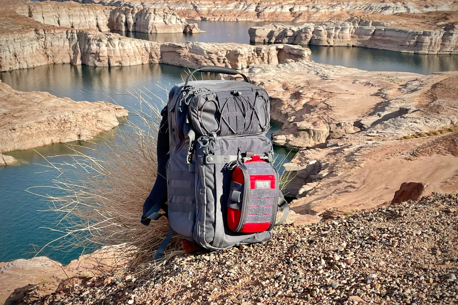 Small daypacks (15 - 26L): Best for short hikes & weekend adventures